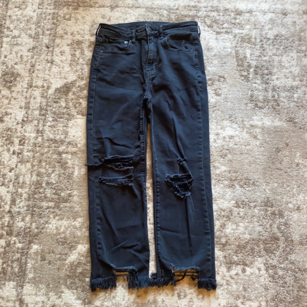 Super cute AE distressed faded black jeans